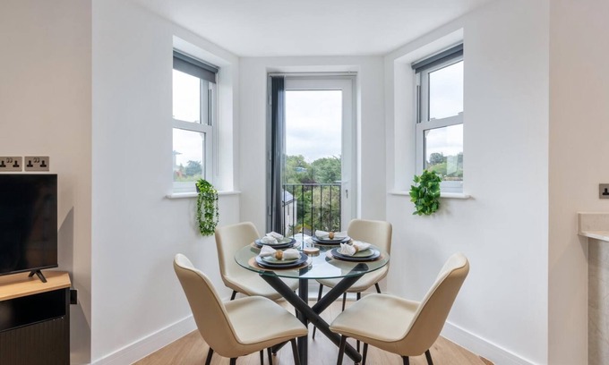 Leatherhead Apartment | Flat 1 Saarb Apartments