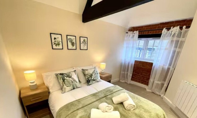 Saffron Walden Apartment | Flat 10A-Cosy & stylish central apartment