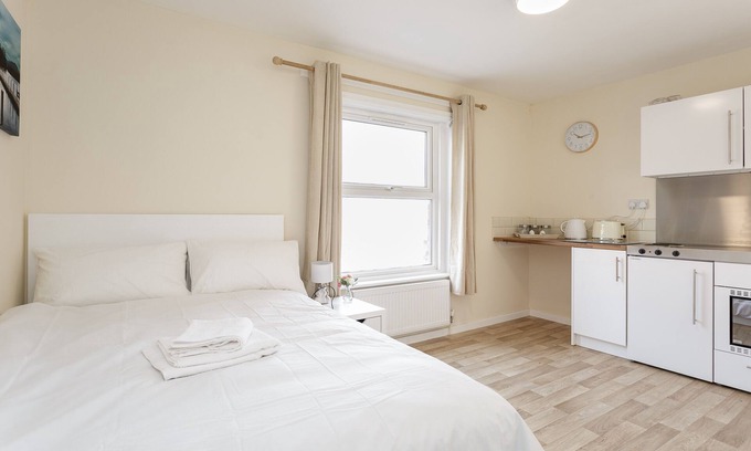 Southampton City Centre Apartment | Flat 3 - Luxury Blackberry Apartments
