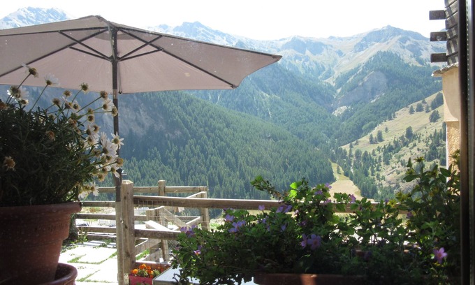 Saint-Veran Apartment | Flat 30m ² 2 people full south with terrace. at 2040 meters.