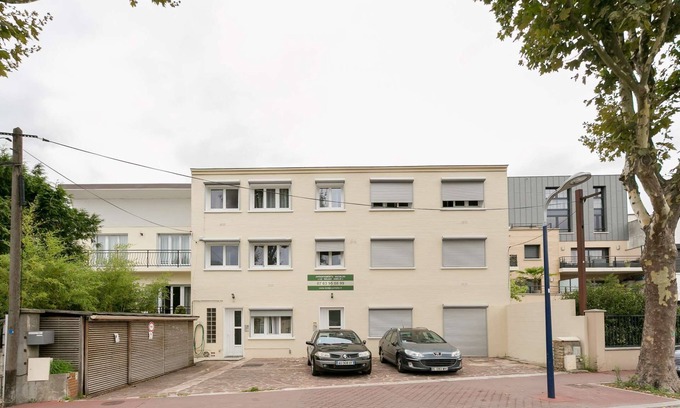 Clamart Apartment | Flat 35 sqm - 90, av. Gal de Gaulle and 108 rue du Parc