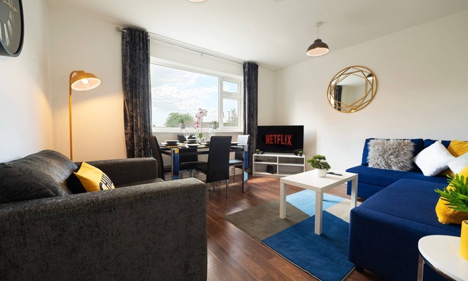 Hinckley Apartment | Flat 8 Inviting 2 Bedroom 1st Floor flat | Parking
