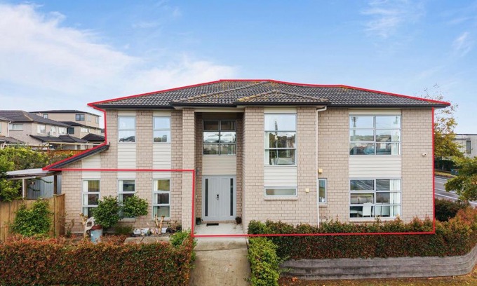 Ormiston House | Flat Bush Villa - Auckland Holiday Home