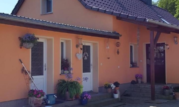 Buchenhain Apartment | Flat in Buchenhain with large garden