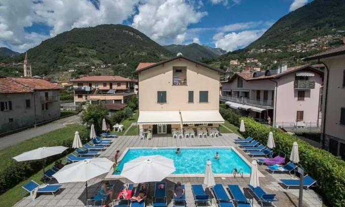 Domaso Apartment | Flat in Domaso with private parking