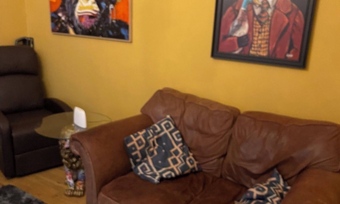 The Lane Apartment | Flat in quiet st nr E Dulwich station - 5 min to bars/restaurants of Lordship Ln