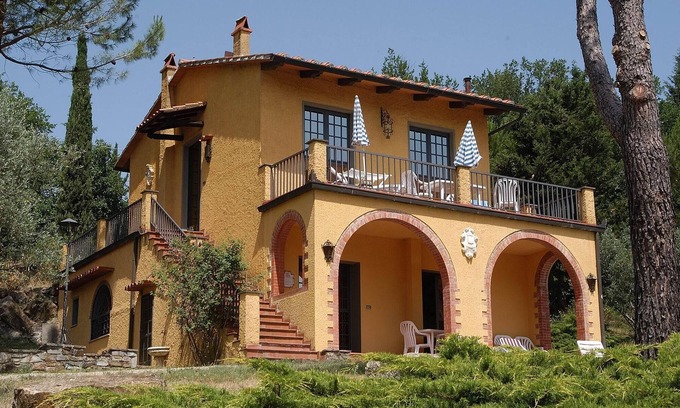 San Donato in Poggio Apartment | Flat in San Donato, Chianti, Tennis court,pool,barbecue,village walk distance,C1