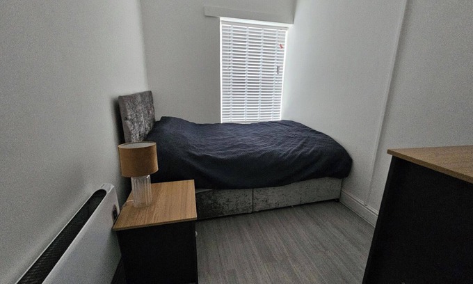 Bridgend Apartment | Flat - Sleeps 4 - WiFi