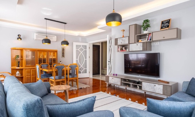Bornova Apartment | Flat w Balcony 10 min to Forum Bornova and Metro
