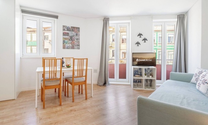 Campanha Apartment | Flat With Free Private Parking - Bright and Cozy