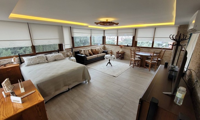 Cumhuriyet Apartment | Flat with Garden and Balcony in Seferihisar