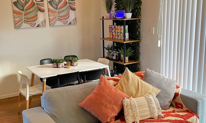 Flat Bush House | Flatbush Holiday Accommodation, 2 Bedroom Townhouse | Apartment HH