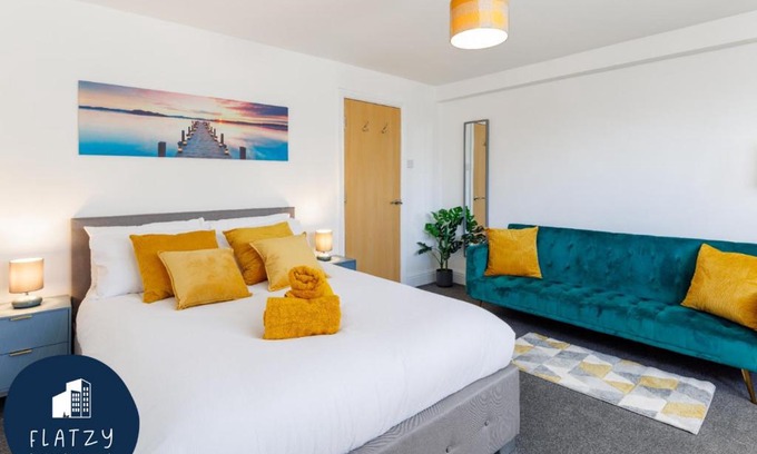 Liverpool Apartment | FLATZY - Modern Apartment Close to Football Stadiums