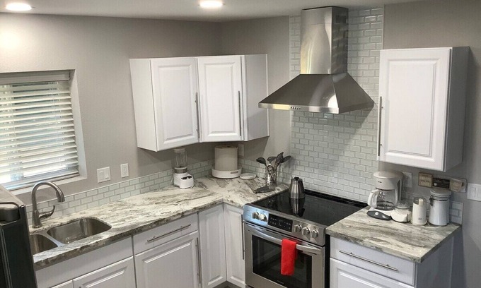 Enterprise Cottage | Flawless Faith- Sleeps 4