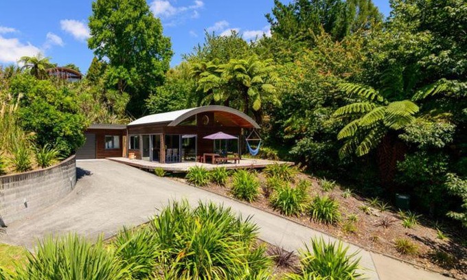 Lake Tarawera House | FlaxWater Lake Tarawera