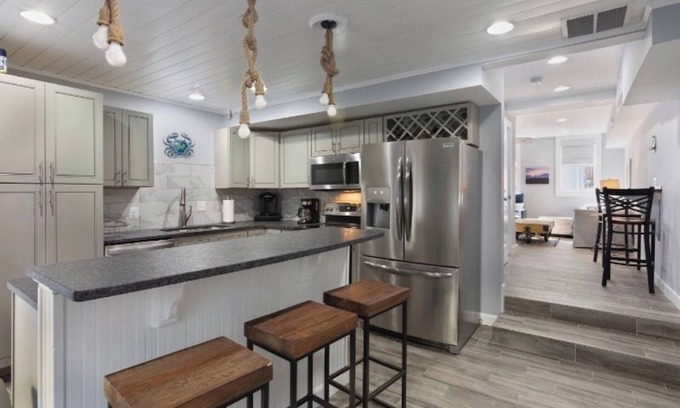Historic District House | Fleet St Retreat in Downtown- Great Location !