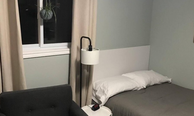 Garson Hotel | Fleur De Lis