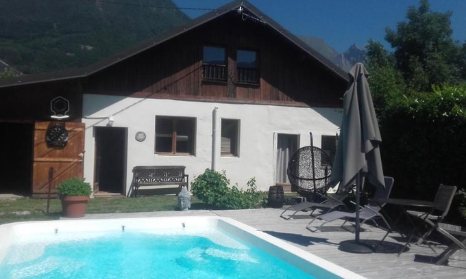 Gilly-sur-Isere Ski Chalet | fleur de neige