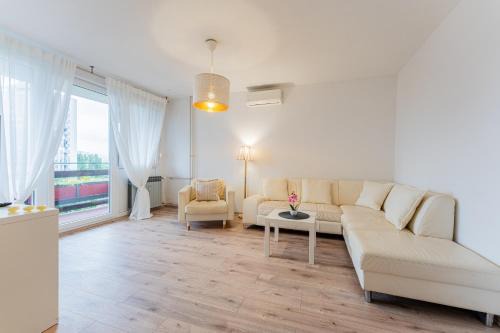 Zagreb Apartment | Flex SelfCheckIns 156 - Zagreb - Bedroom - Loggia