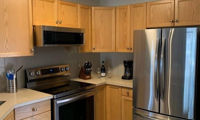 Sylvan Lake Condo | Flex Term Rental - long stay possible