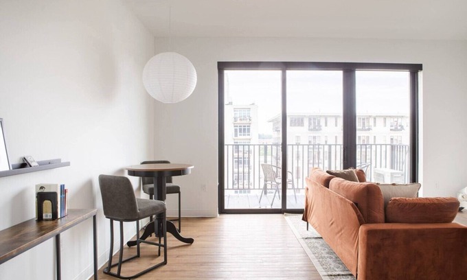 Yankee Hill Apartment | Flexhome East Side 1BR NO5 - Balcony+Pool+Gym