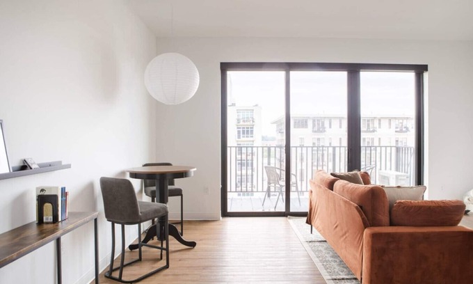 Yankee Hill Apartment | Flexhome East Side 1BR NO5 - Balcony+Pool+Gym