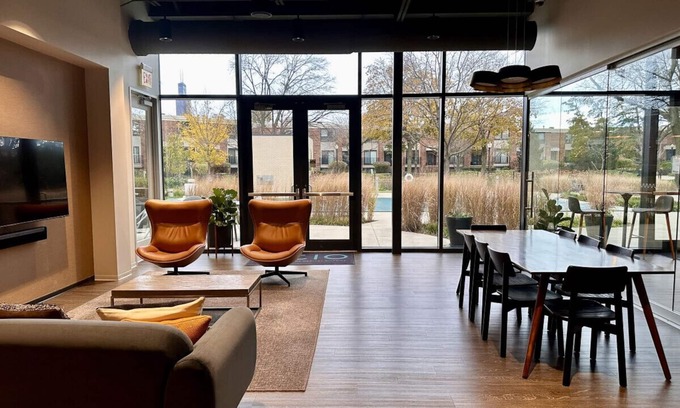 Near West Side Apartment | Flexhome Medical District 1BR - Pool + Gym (CHI30)