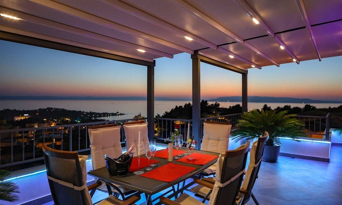 Makarska Apartment | FLEXIBLE ARRIVAL! Fantastic penthouse with terrace and sea view, three bedrooms