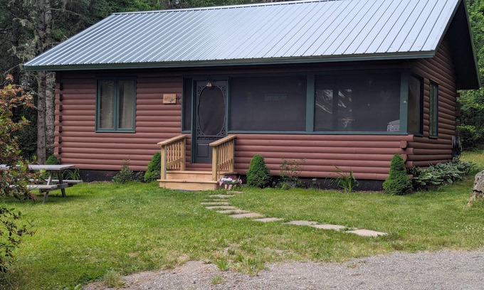 Lubec Cabin | Flexible cancellation/military discount/kayaks/fire pit/walk to the beach