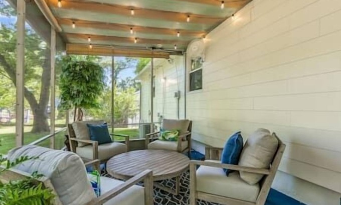 Kansas City House | Flexible Stay-Close to Downtown