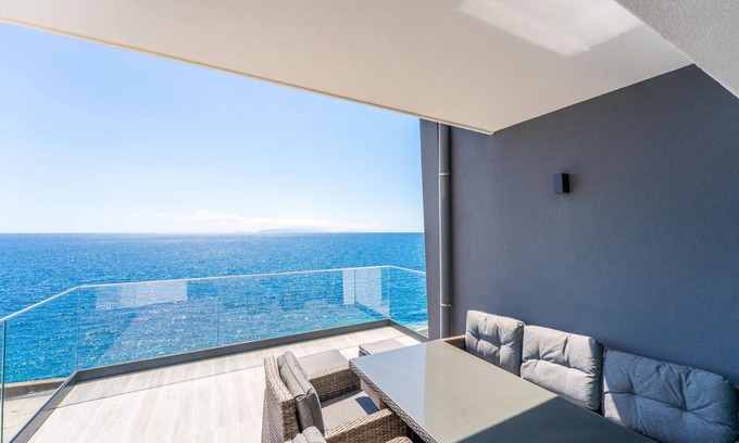 Gaula Apartment | FLH Amazing Ocean View with Balcony