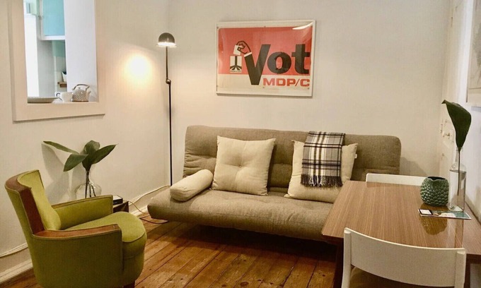 Santa Engracia Apartment | FLH Graça Vintage Home with Interior Garden