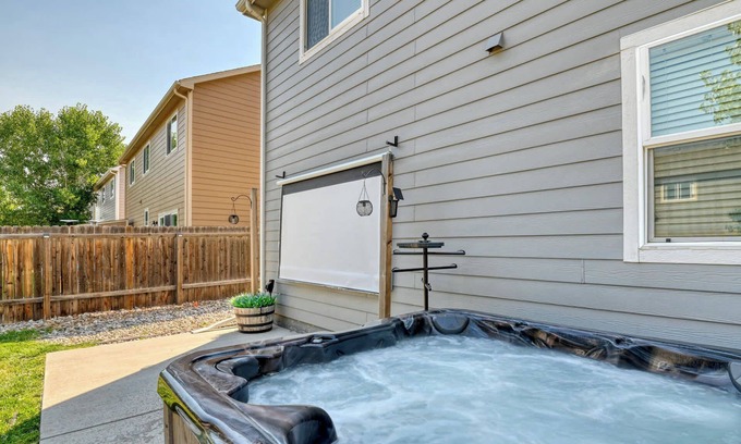 Security-Widefield House | FlightDeck/FullGym/HotTub/Fireplace/OutdoorProjector/NearAirport