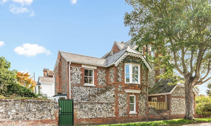 Littlehampton Cottage | Flint Cottage – 3 mins to beach