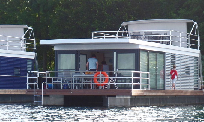 Vynen House | Floating 44 Komfortable Hausboote bei Xanten mit Tollem Seeblick