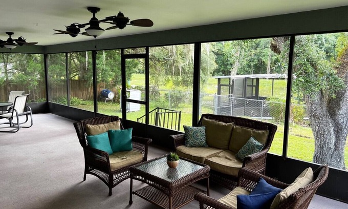 Dunnellon House | Floating dock/Kayaks/Paddle Board- Lots of Space