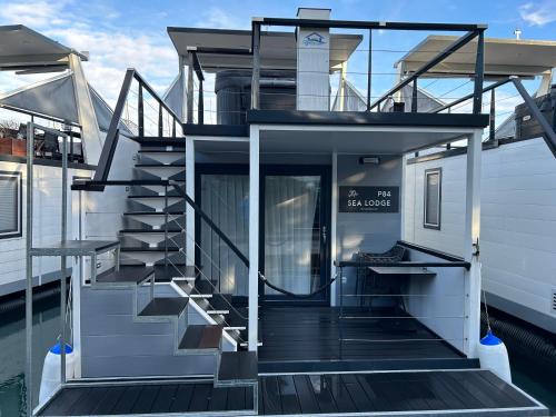 Seca Apartment | Floating House - SEA SUITE
