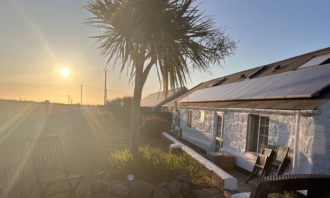 Sennen House | Flora Belle Cottage - Two Bedroom House, Sleeps 4