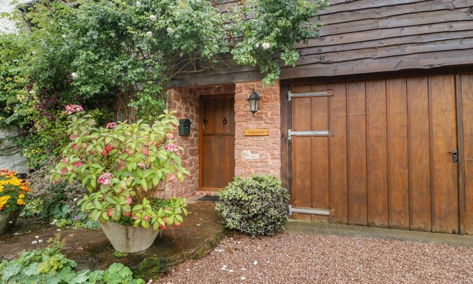 Crowcombe Cottage | FLORA'S BARN, pet friendly, character holiday cottage in Crowcombe