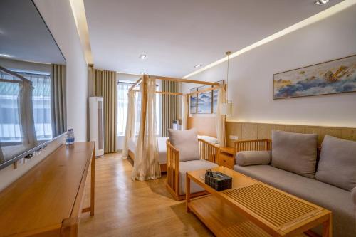 Diecai House | Floral Hotel Guilin Daifeng Lake House