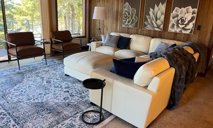Langlois House | Floras Lakefront Pet Friendly Near Bandon Dunes