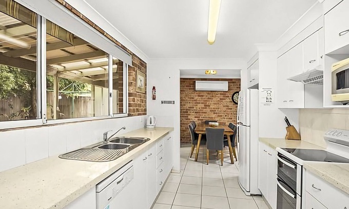 Sawtell House | Floreat is a luxurious four bedroom Sawtell home, perfect for the family getaway near the beach.