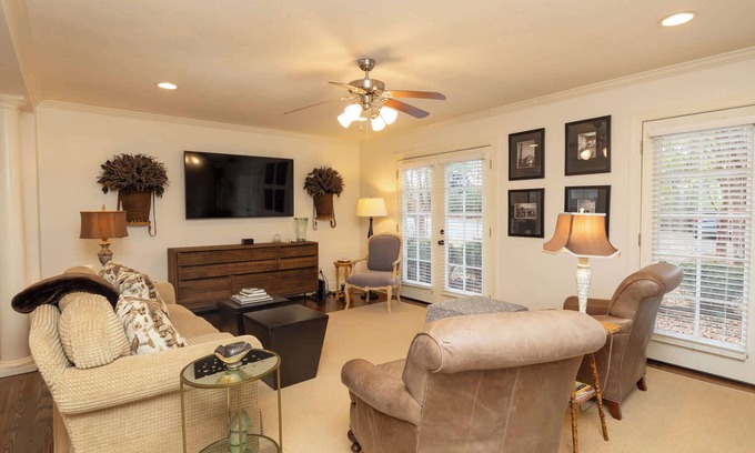 Oxford Condo | Florence on the Square by Apex Short Term Stays