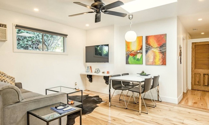 Sherman Oaks House | Flores Del Amor Getaway House with Private Peaceful Retreat
