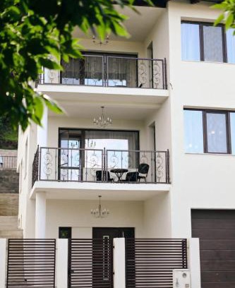 Deva House | Flori House