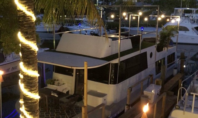 Tavernier Boat Rental | Florida Keys Luxury Houseboat, Unique living on the Water WiFi