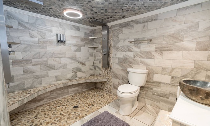 Gainesville Apartment | Florida Room: Walk DNTN | Studio | Lux Bath | Pet Welcome