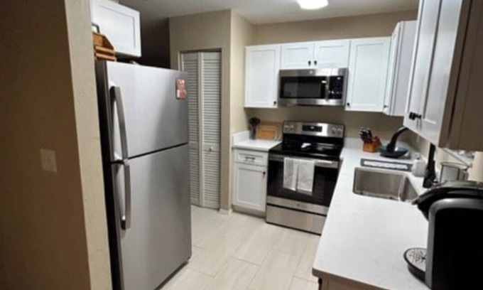 Florida Shores House | Florida Shores Retreat, Charming 3-bedroom 1 Bath house with AC and WiFi