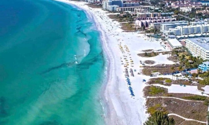 South Gate Ridge Apartment | Floridian/Sarasota Studio near #1 beach in USA