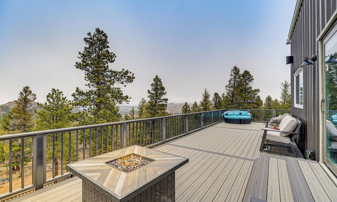 Lake George House | Florissant Home w/Hot Tub, Putting Green & Views!
